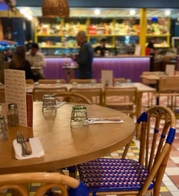 Des vidéos sur mesure pour mettre en valeur un événement, un restaurant, un objet ou une recette. Un contenu esthétique, immersif et adapté aux supports de communication et aux réseaux sociaux.